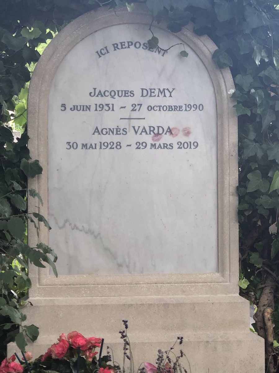 MsJJ_Dynomite's tweet photo. Director Agnes Varda 1928-2019 Montparnasse Cemetery, Paris, France #famousgraves #famouscemeteries #famousdirector #icon https://t.co/tBNe9XM6u8