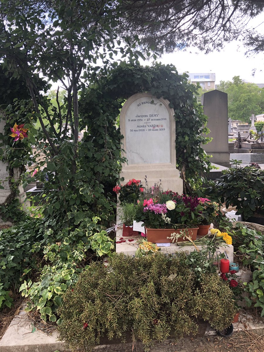 MsJJ_Dynomite's tweet photo. Director Agnes Varda 1928-2019 Montparnasse Cemetery, Paris, France #famousgraves #famouscemeteries #famousdirector #icon https://t.co/tBNe9XM6u8