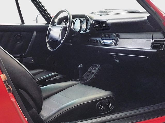 HeelTo3's tweet photo. All business | #porsche #porsche911 #porsche964 #enthusiastautohaus https://t.co/4ImFzJ0dMR https://t.co/9bqz7J3Hfj