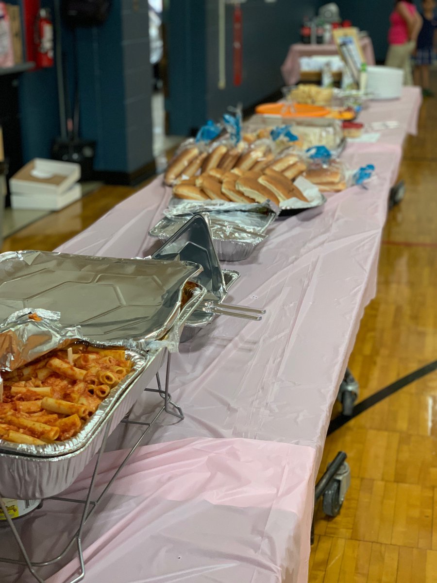 NorthvailPTA's tweet photo. Northvail PTA serves back to school lunch to staff this week. Thank you to all that donated and thanks to our volunteers! https://t.co/VZp0oknsZH