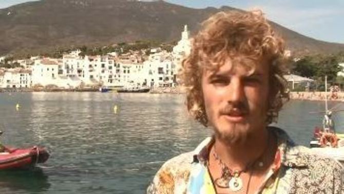 3CatInfo's tweet photo. Fan un desplegament de 150 persones per buscar un noi que s’havia tirat al mar a Cadaqués: “Simplement me n'anava a dormir al veler i van pensar el que van pensar" 
https://t.co/GWEYpex7jg https://t.co/MDZLga8EpR