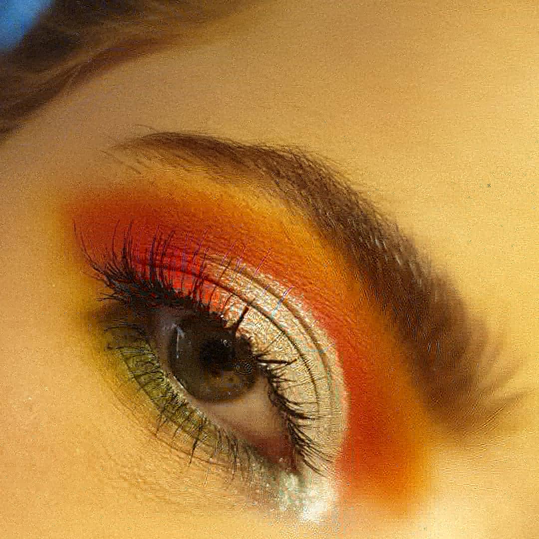 SCbeauty_'s tweet photo. ❤🧡💛 an orange blend with a silver cutcrease! Love it!! ~ @kikomilano killing it with the silver glitter called ~01Glitter Shower~
~used @jamescharles X @morphebrushes palette ~used colours: Bee, Rusted, You're kidding, social Blade.
~@maybelline #snapscara on the lower lashes~ https://t.co/8YpnhwliG0