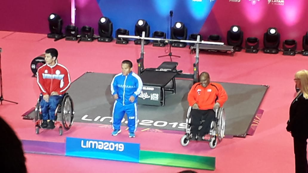 toyota_slv's tweet photo. ¡Oro para El Salvador! 🥇🏋️‍♂️
Herbert Aceituno obtiene el primer puesto en los Juegos Parapanamericanos #Lima2016, al batir récord en la categoría de 65kg de #Powerlifting. Herbert superó la marca al levantar 182 kg! 

¡Felicidades para nuestro campeón! 💪
https://t.co/Mz5xXufCCe
