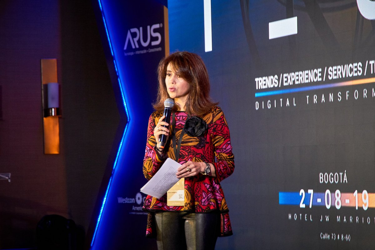 ArusOficial's tweet photo. ¡Lo mejor de la semana: #TEST2019! Más de 11 speakers compartieron sus conocimientos sobre tendencias tecnológicas, transformación digital e innovación, inspirando a líderes empresariales para que transformen sus organizaciones siendo más digitales y competitivas. 💡💻📱 https://t.co/LOrsXaQM4W