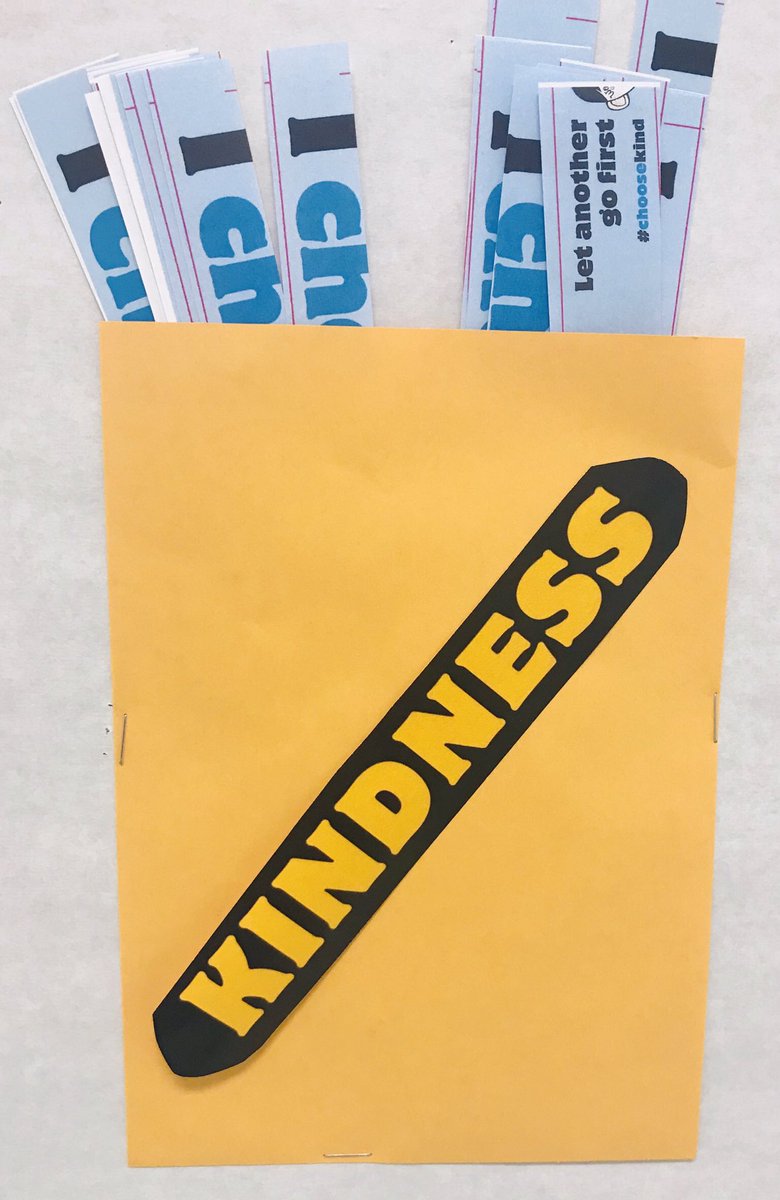 RRios_REMS's tweet photo. These two @HAntwine_MS #Champions spreading kindness around our campus! #Upcoming #BookOfTheMonth #DenOfKindChampions https://t.co/VBwYfYDI8l