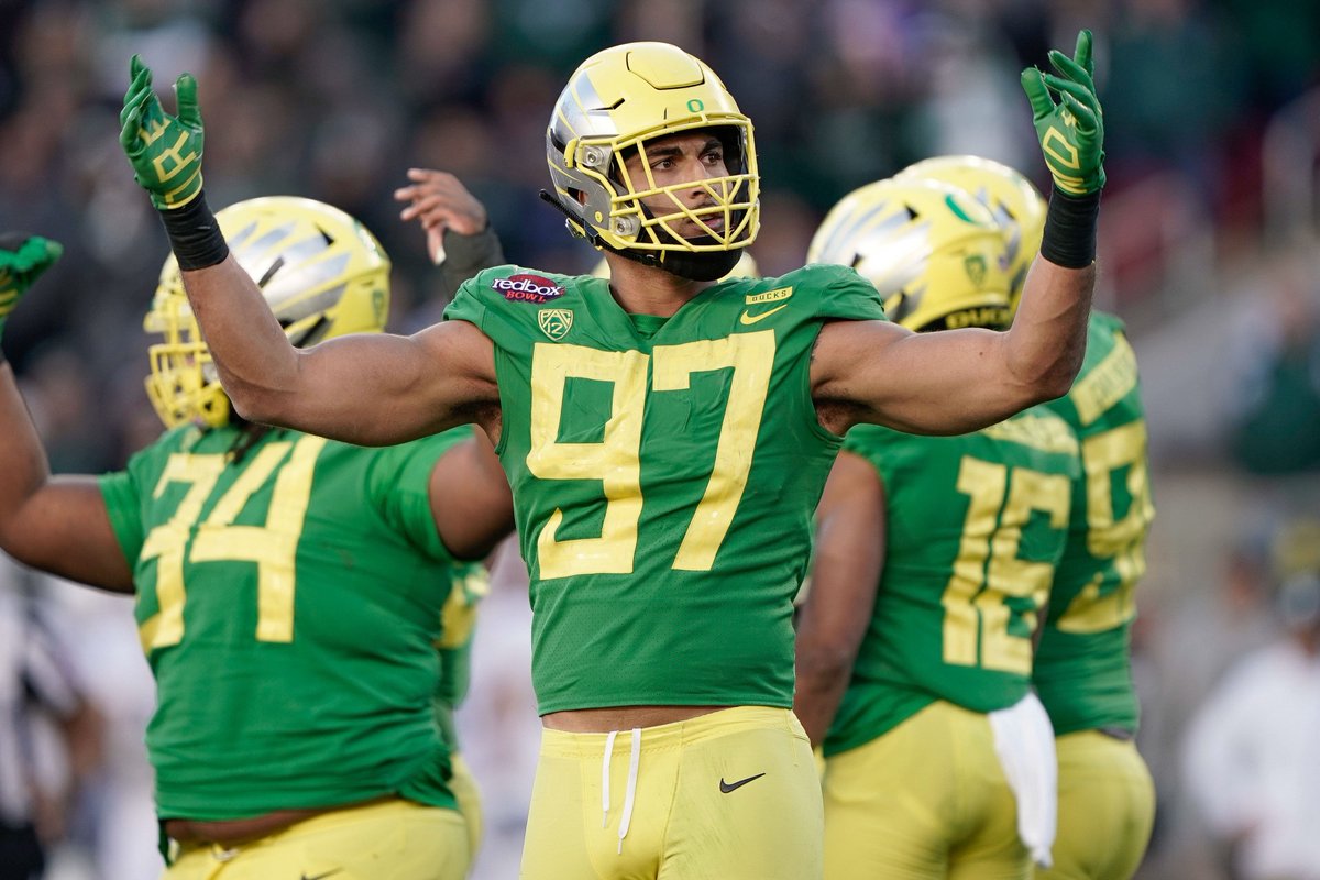 Fanteractive's tweet photo. COLLEGE FOOTBALL IS BACK! Start off the 2019 season right and predict who will win between @AuburnFootball and @oregonfootball. Will this game be the game of the week? Start your #PreGameAnalysis now! https://t.co/lUffy1Ws3g #ODucks #WarEagle https://t.co/n8TH1Fe1oB