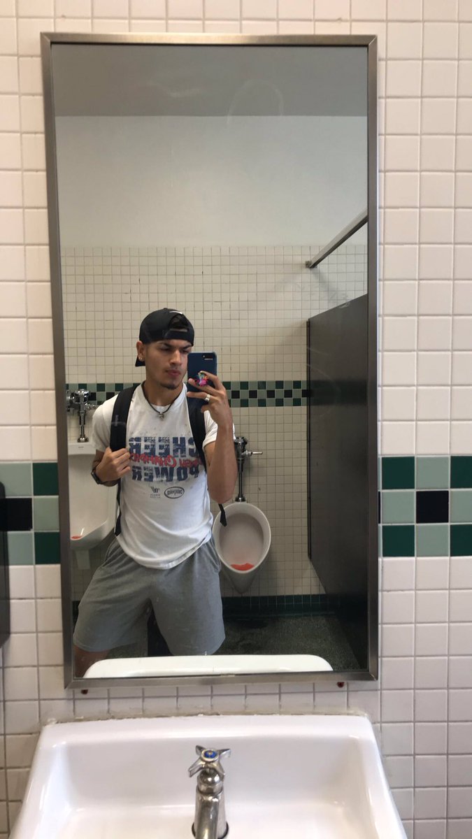 assquare00's tweet photo. College boyzzzz🗣 https://t.co/X5d2J4ChSd