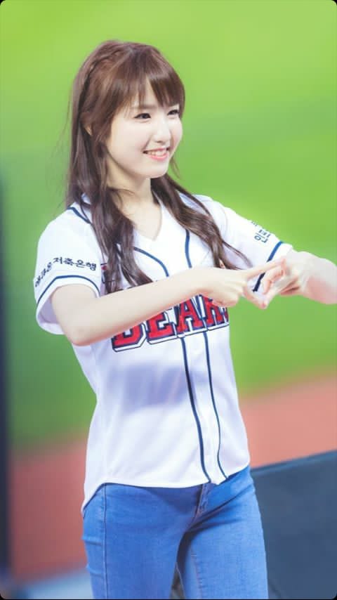 _Wayba's tweet photo. #ShopeePleaseDatengin apa aja selain #IZONE .
Saya belum nabung :v https://t.co/3QzE6c6vsm