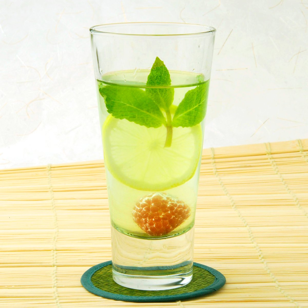 Did you know that green tea matches well with mint?
Try mint iced green tea💚

#greentea #mint #icedtea #maedaen