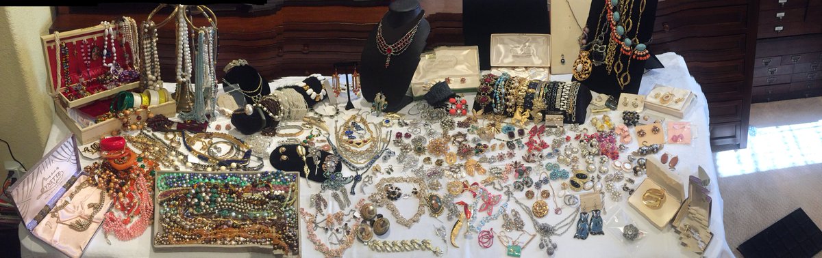 JewelryStylist's tweet photo. Looking for a source to replenish your inventory. This is an amazing lot! Over 330+ pieces https://t.co/YKGvQa4nLZ #vintagejewelry #vintagejewelrysale #vintagejewelrylot #vintagebrooch #vintagenecklace #vintagebracelet #miriamhaskell https://t.co/BTInemfJl9