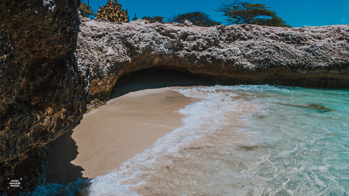 Tres Trapi from my point of view.
#Aruba
___
⠀
© copyrighted by Aruba Paradise Photos 
#onehappyisland #island #caribbean #travel #nature #naturephotography #sand #beaches #paradise #blue #ocean