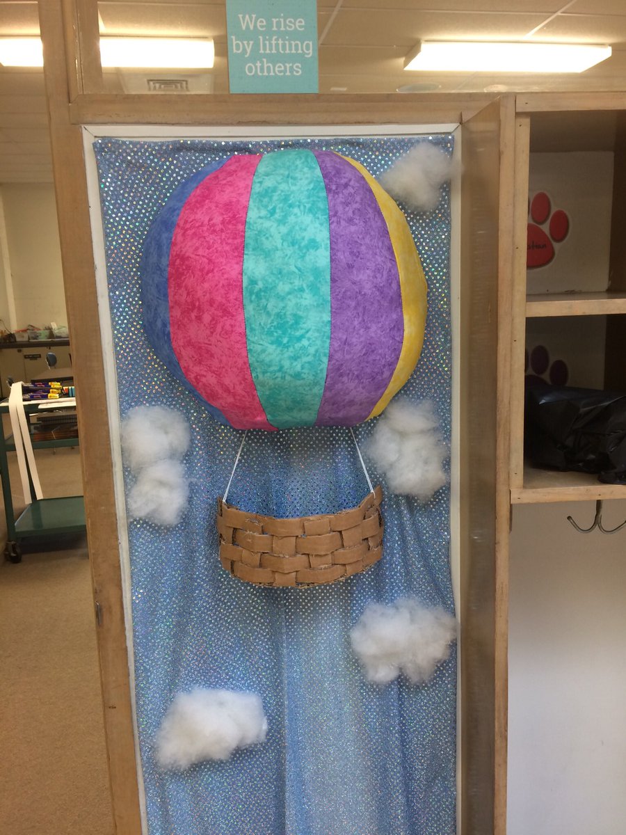 MrsDill2's tweet photo. Two weeks ago, I found this little sign in a small gift shop in TN. Right then and there I decided to make it my class motto for 19-20. Shout out to my husband for making the great balloon! #letsrisetogether #firstday2019 #letsgettheyearstarted https://t.co/6yTMmNzee8