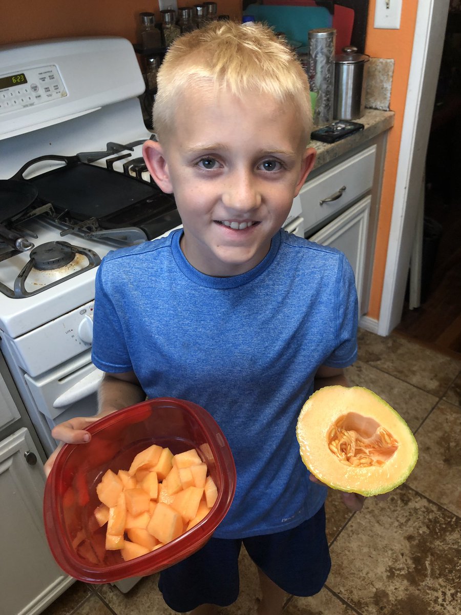 shari512's tweet photo. Thanks Mrs. Hague for the cantaloupe from the school garden! It’s yummy! @Kelli67533910 @MayRanch #onehappykid #growyourownfood #growperris https://t.co/QIFYoApm6H