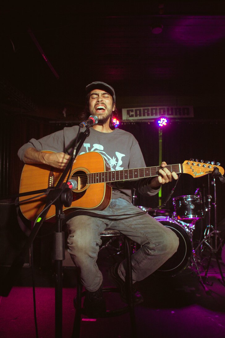 indierocks's tweet photo. La sencillez hecha paraíso musical. Solo, con el poder de su guitarra y la fuerza de su voz. Anoche, @SANDYalexg ofreció su primer recital en la Ciudad de México. https://t.co/AyR4lJ2SFj 👏 https://t.co/WwB8s4ubZN