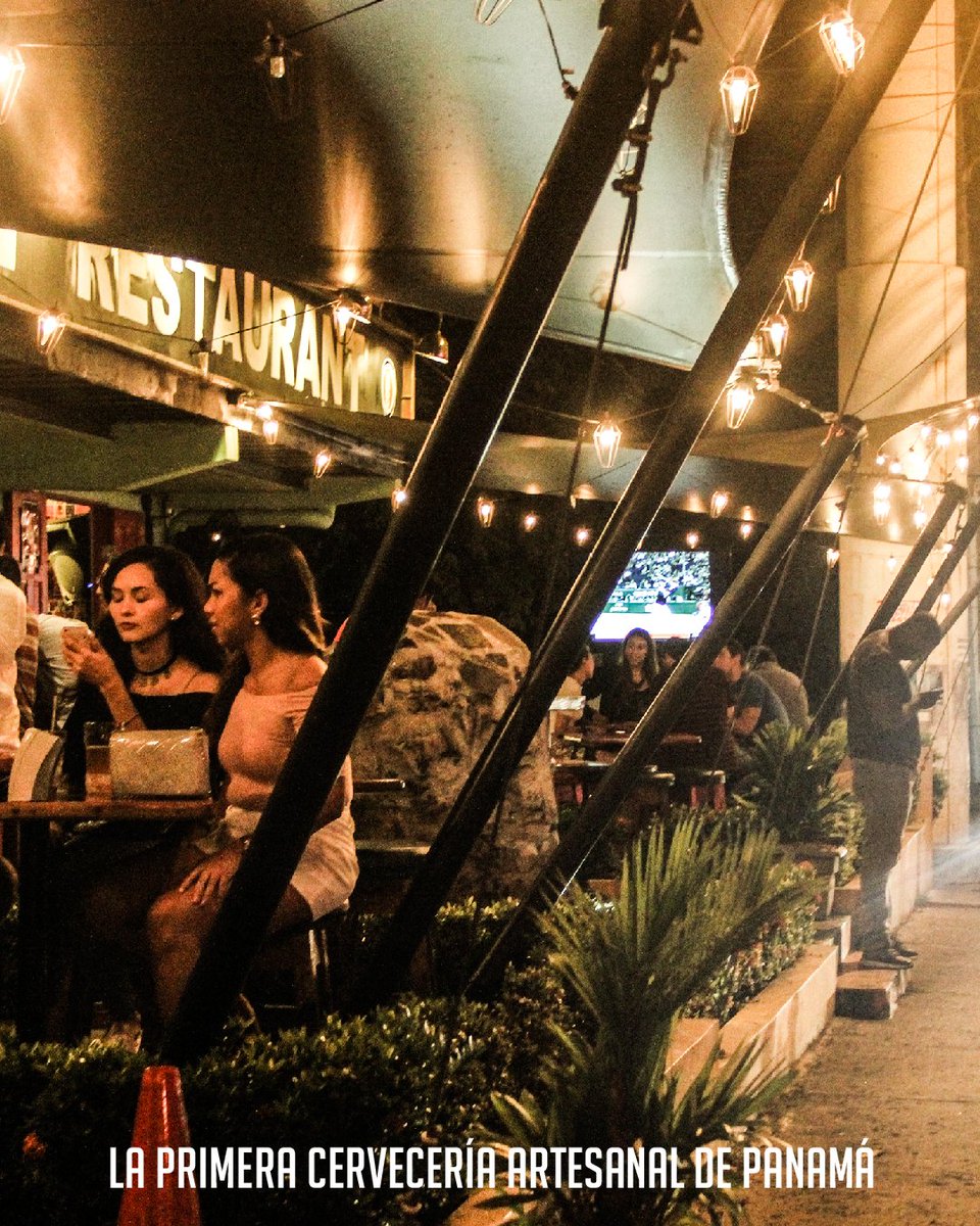Con unas buenas pintas artesanales y un ambiente relajado empieza este #finde😃🍺
#istmobrewpub #cervezaartesanal #craftbeer #panama #tomalocal
