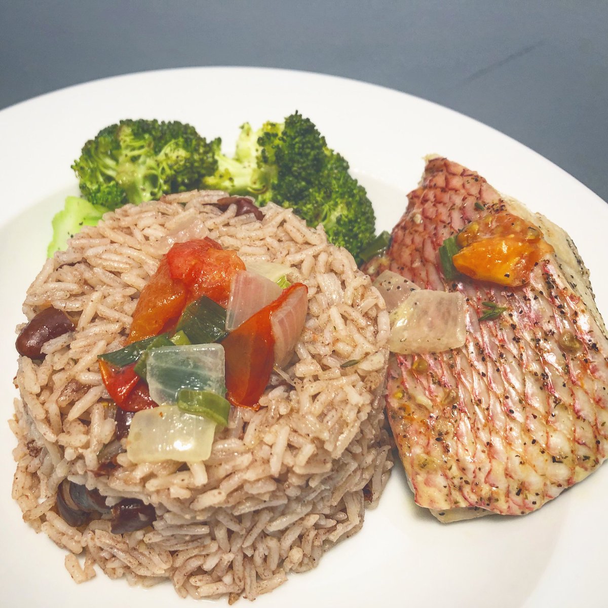 mr_whitelocke's tweet photo. #steamfish #ricenbean #brocoli #goodeats #delicious #caymanislands #islandlife #paradise #ilivewhereyouvacation #internationallyunknown https://t.co/51BpvG94M6