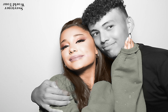 recoloursofari tweet picture