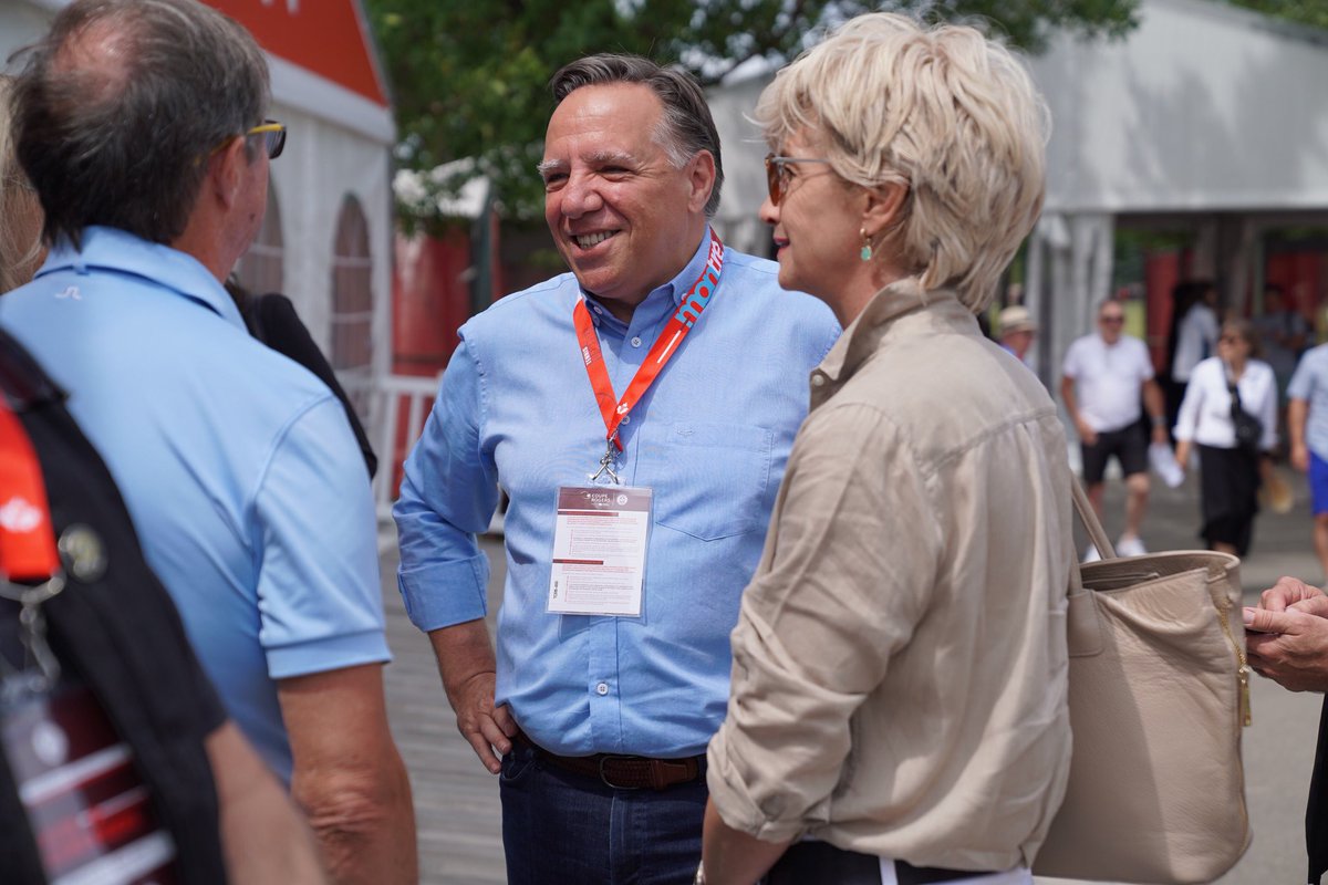 ITJBN's tweet photo. [VISITE DU PREMIER MINISTRE] 🇲🇶

Nous sommes heureux d’accueillir le premier ministre du @GouvQc et député de L’Assomption, @francoislegault, dans le cadre de la finale demain midi de notre 34e édition 🏆#qcfierpartenaire #onbougeqc 

photo📸
Patrice Bériault- Tennis Canada https://t.co/2YFjS2cmjX