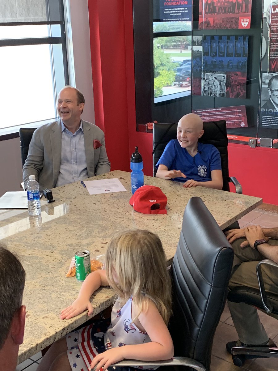 Chilli526's tweet image. RT @keith_eberhardt: RT @DanHuntFCD: We are so proud to sign 10-year-old Brynn Moore to a two-day contract. She is a tough negotiator! Brynn will join our @FCDallas players during pregame on the field tomorrow.
We are all fighting with you, Brynn!
#KickC…