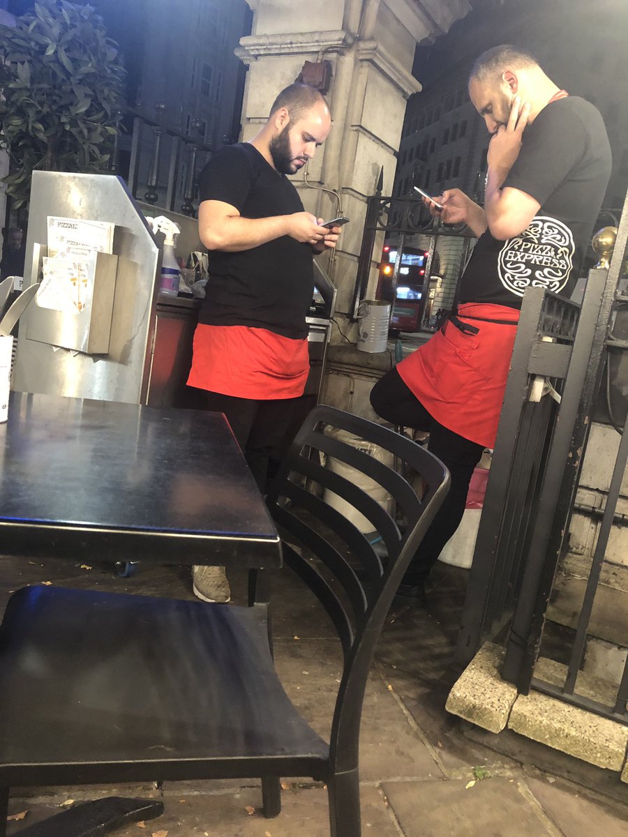 TheGeach93's tweet photo. @PizzaExpress Baker Street staff attentiveness summed up in one picture. Thanks chaps! https://t.co/coT3VoAsbx
