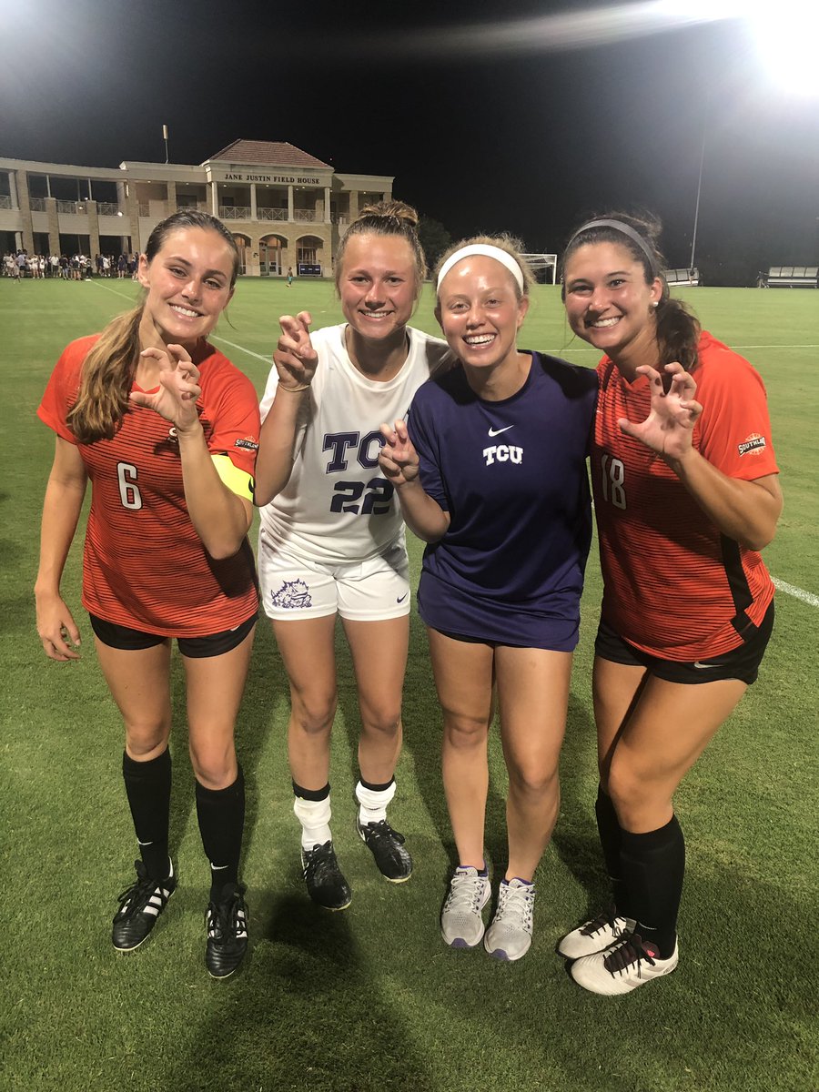RPHSGirlsSoccer's tweet photo. Ridge Point Alumni reunited!!!💜 Love these girls and all the hard work they have put into continuing their soccer careers at the next level!!!⚽️💨 #proudCoach #panthersforever https://t.co/wRZfVIHzTN