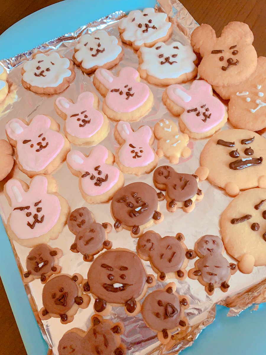 Akane オンマ Twitterissa 昨夜作ったクッキー 娘とアイシングクッキーにしました 時間の関係と 食紅の種類がないので今回はこれしか作れなかったけど 次回は全員作りたいね 初めてのアイシングクッキーなので 生暖かい目で見守ってください Bts Twt