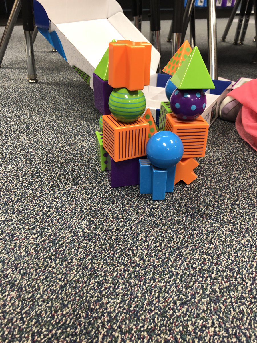 CourtneyChilde7's tweet photo. Fun with Firsties! Students using STEM activities to build complex structures and learn about space in the classroom! #GilmoreGators @gilmoregators05 https://t.co/JmGhDQlJ0w