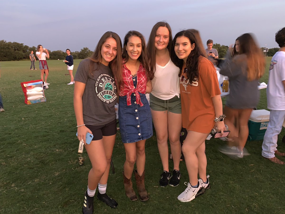 aledostuco's tweet photo. Senior Sunrise 2019 🐾🌤🧡🖤 https://t.co/ayiU7b0keE