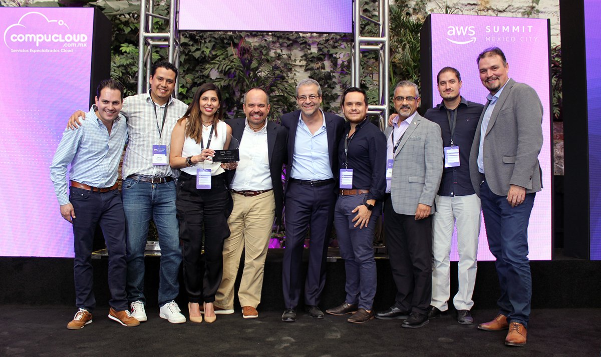 NubeCompucloud's tweet image. ¡Estamos celebrando!🎉
#Compucloud fue reconocido por @awscloud como APN Consulting Partner 2019 🏆 durante el evento de #AWSSummit
Distinguiéndonos en la categoría Advanced y por desarrollar una disciplina de trabajo impecable por encima de los estándares propuestos.