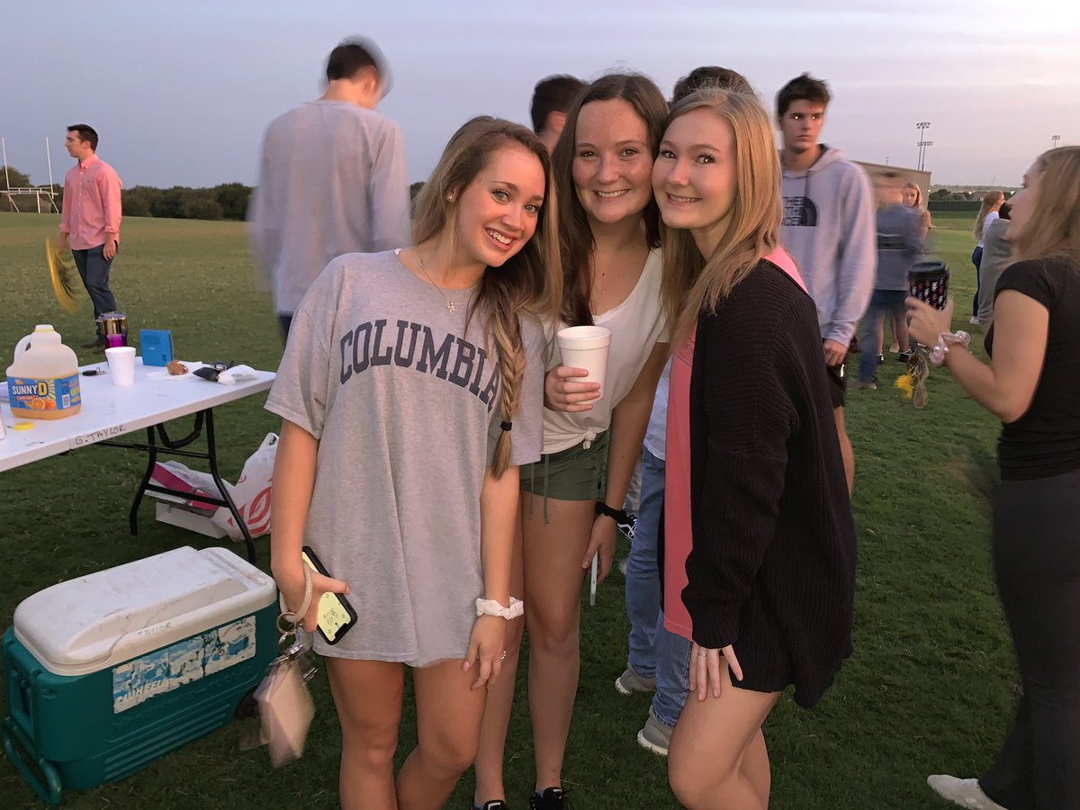 aledostuco's tweet photo. Senior Sunrise 2019 🐾🌤🧡🖤 https://t.co/5PtKLnoydU