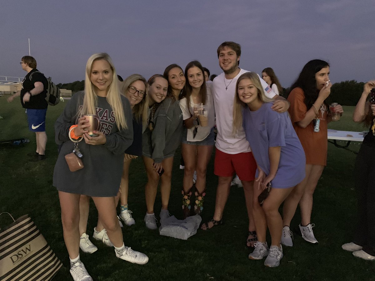aledostuco's tweet photo. Senior Sunrise 2019 🐾🌤🧡🖤 https://t.co/5PtKLnoydU