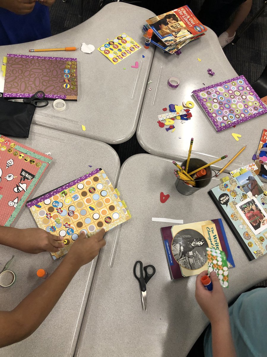 laura_koster_'s tweet image. Decorating notebooks is easily one of my favorite days. Love getting to see their personalities shine in their decorations #writersnotebooks #readersnotebooks #cfisd #cfisdELAR @Hancockcfisd