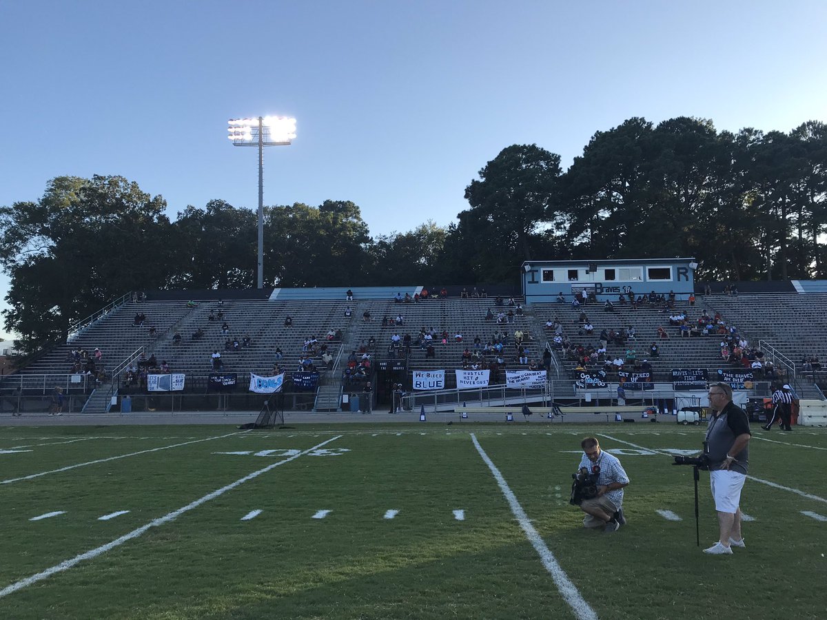RiverSet_drip's tweet photo. 10 minutes until game time https://t.co/ApcxrqR2OB