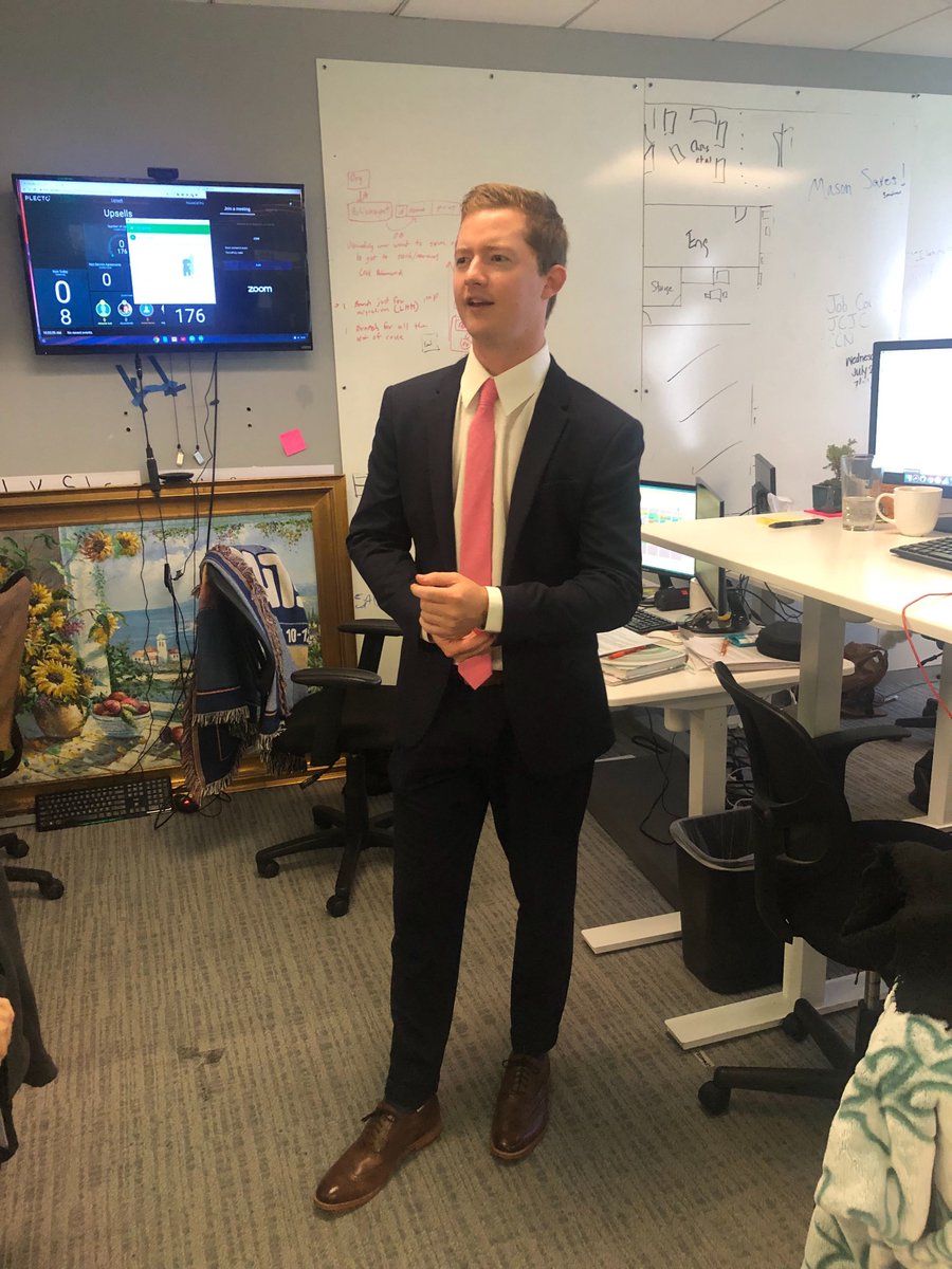 housecall's tweet image. Once a year we trade in our flip-flops and t-shirts for suit jackets and heels. Happy &quot;Un-casual Friday&quot; from all of the Housecallers! 🎩 #lifeathousecall