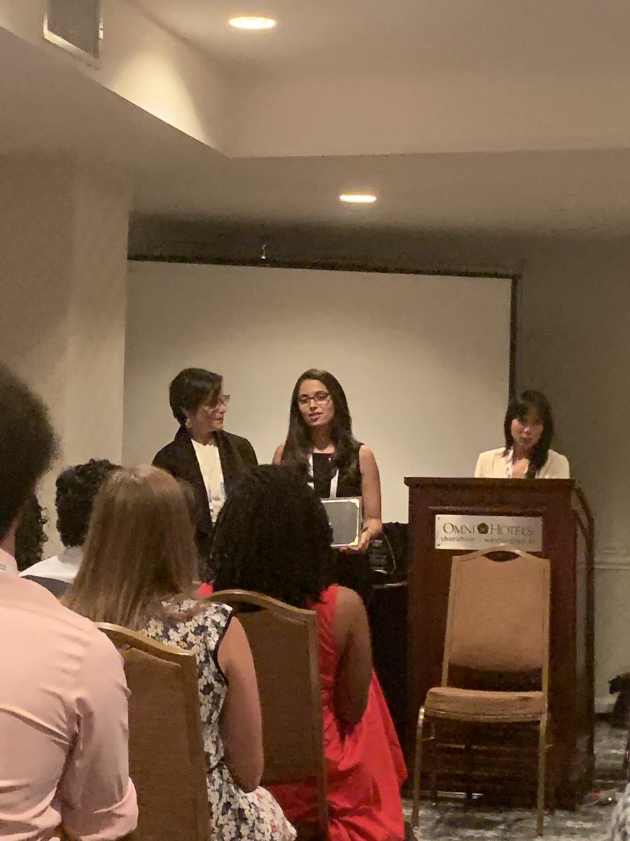 Congratulations to @angelaxocampo for winning the best dissertation award!! #WomenAlsoKnowStuff #WomenAlsoAPSA @polisciucla