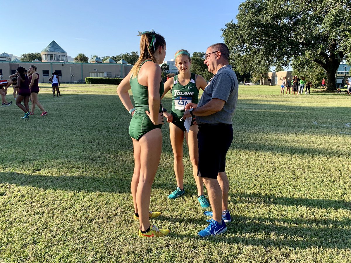 GreenWaveXCTF's tweet photo. Quick chat with Coach Peterson before we get going in just 5️⃣ minutes!

🏃‍♀️🔜 https://t.co/6nzruTMf0P