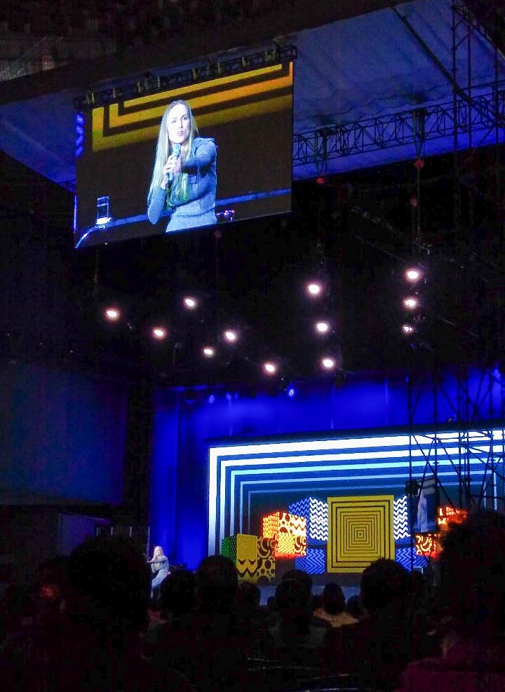 Yuliher19's tweet photo. Mientras más pese la identidad familiar, menos va a pesar la identidad social en la vida de tus hijos.
#ElSecretoDeLaBendiciónMultigeneracional 
#Transformación19
.
.
@CarlaJoySH en @AguaVivaPeru https://t.co/5i4hkdNRvN