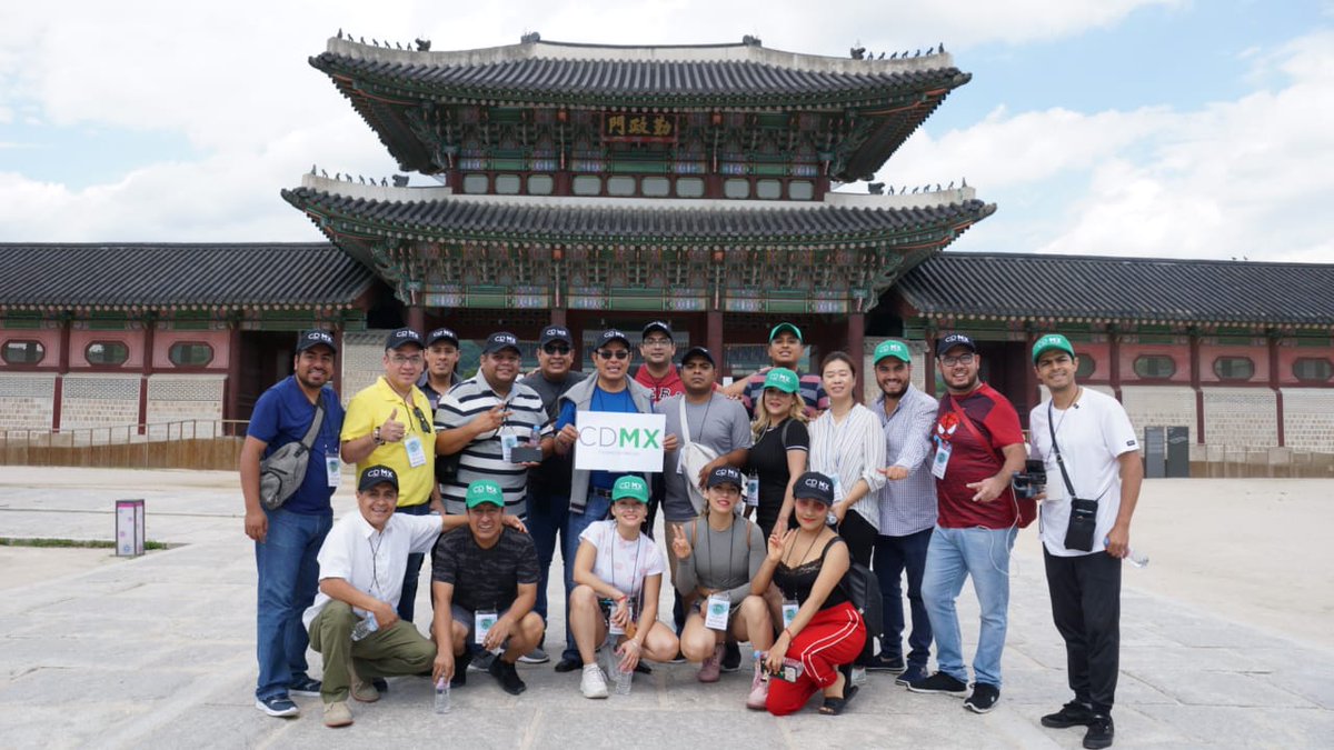 turismocdmx's tweet photo. #TurismoDeBarrio está presente en Seúl a través del talento y la música de @rayito_oficial 🎶, Durante esta gira de promoción de la #CDMX están poniendo a bailar a todos en tierras coreanas 🇰🇷 https://t.co/Ylg9unrCJa
