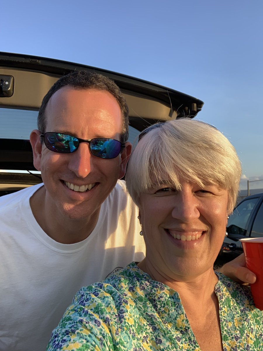 bnewms1's tweet photo. #BarenakedHootie #concert https://t.co/P0BmIYGvXX