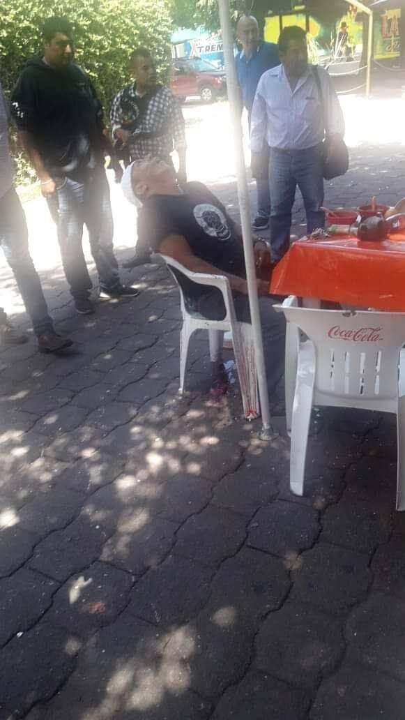 Tony_DiazRep's tweet photo. ASESINAN A DOS HOMBRES Y UNO MAS RESULTÓ HERIDO TRAS BALACERA EN TEJALPA.

Dos hombres muertos y uno más herido es el saldo de un ataque directo perpetrado en el estacionamiento del Bar La Tequilera del Crucero de Tejalpa municipio de Jiutepec, por sujetos armados que de acuerdo. https://t.co/i3xsSG6uYt
