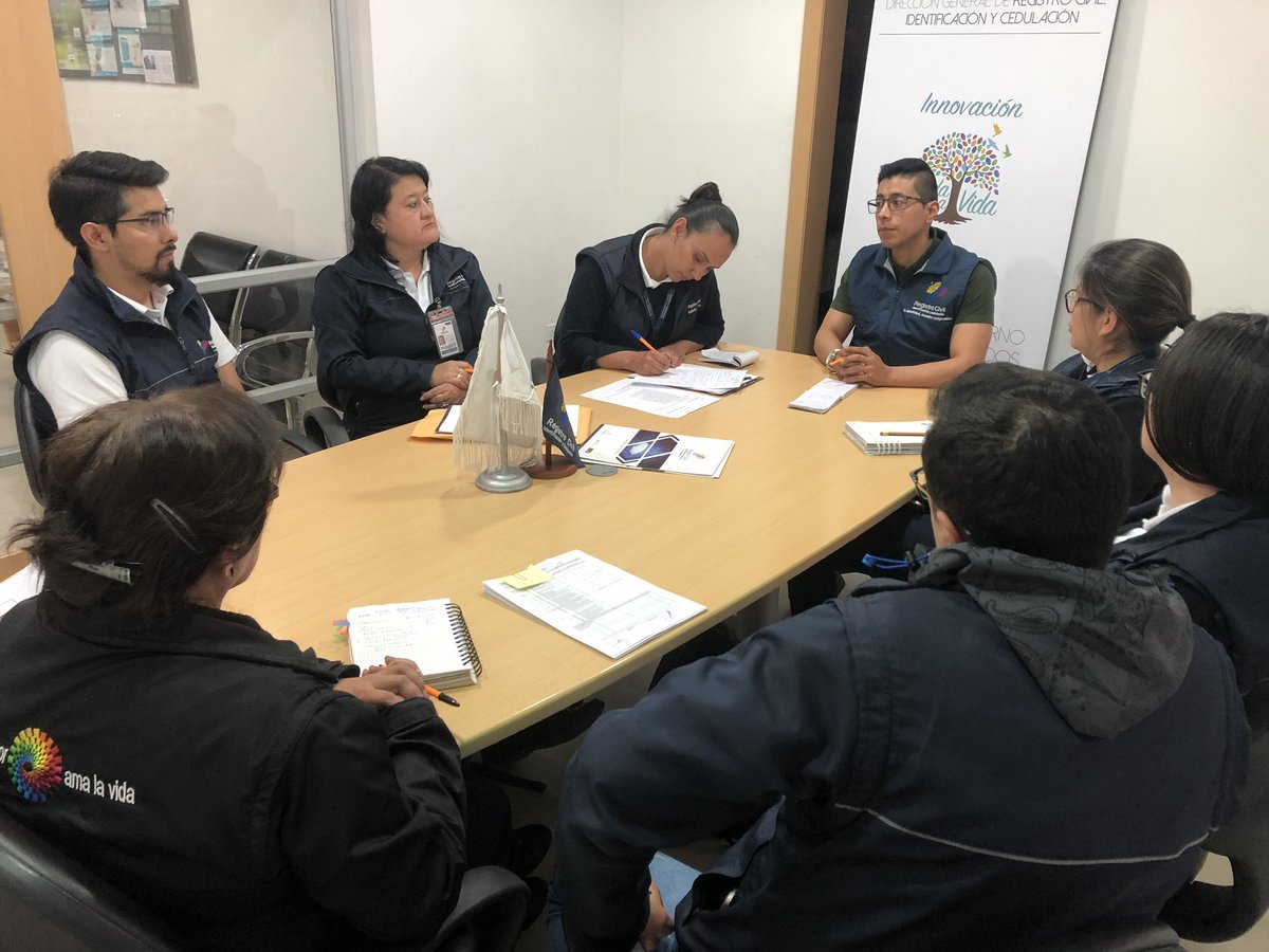 Cz3Alex's tweet photo. ZONA 3| Reunión de trabajo con los líderes de las agencias de @RegistroCivilec #Tungurahua planificando estrategias de trabajo para el cumplimiento constante de indicadores https://t.co/PKWXRLYxOu