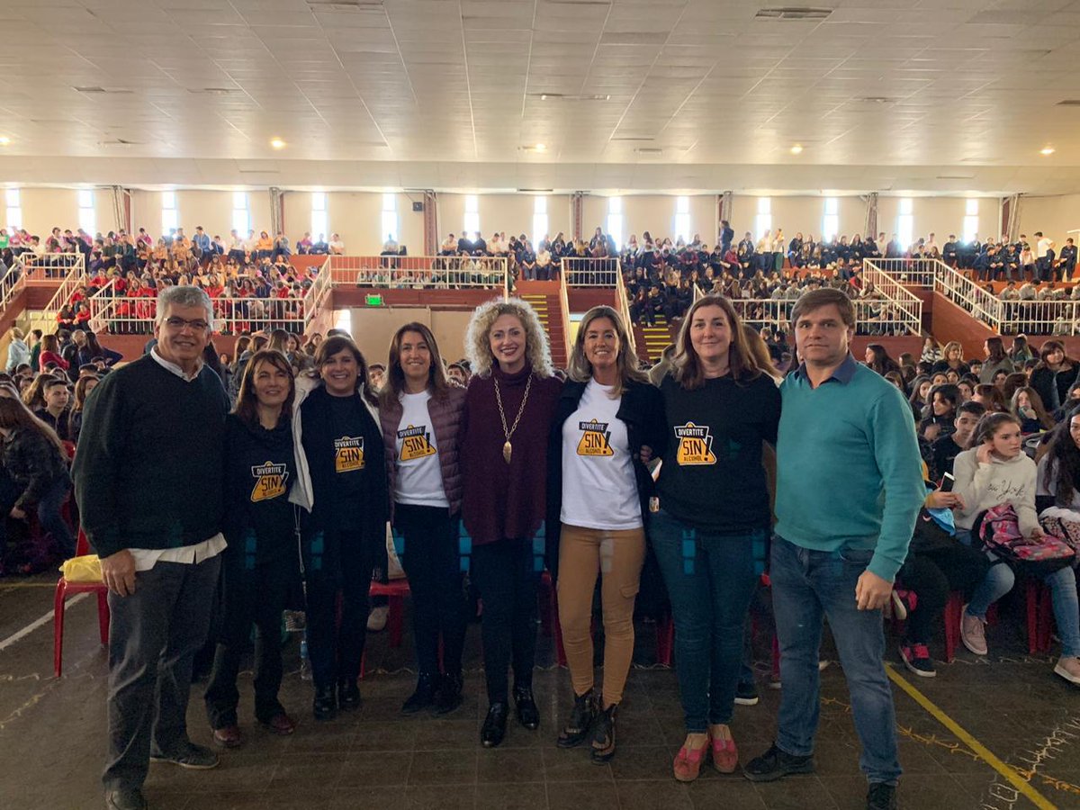 GeraldinePeron2's tweet photo. Previas sin Alcohol # 1100 jóvenes participaron hoy de este increíble encuentro! Solo tengo palabras de agradecimiento # desafío cumplido # Gracias x el interés y el compromiso https://t.co/BLsENaUIeU