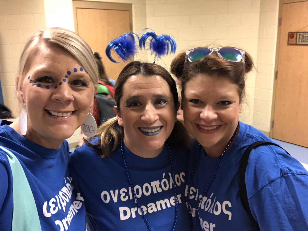 WilliamsIntPC's tweet photo. 1st House Day was a success at WIS! ❤️💛💙💚 #wonderfulworldofwis #4houses1family #bethewildcard #rcainspired #kidsdeserveit #joyfulleaders #pcss #pellcityschools #pantherpride https://t.co/37rYCHC0TP