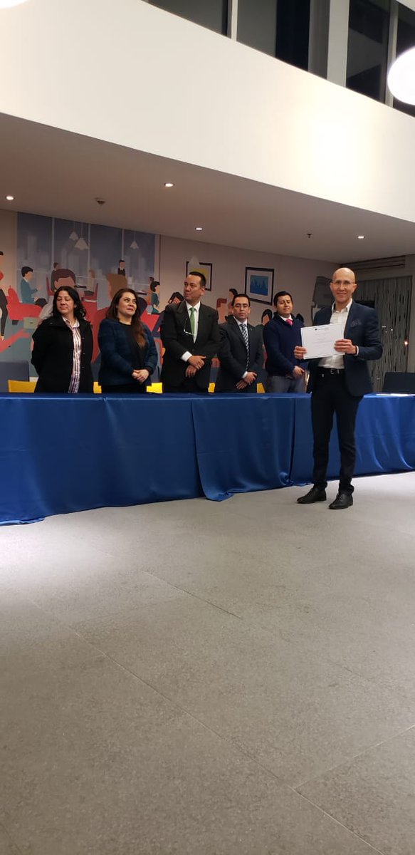 Locknetcol's tweet image. La Universidad Católica de Colombia le otorga un reconocimiento a el Ingeniero Diego Osorio Reina, por sus 11 años como docente de #ciberseguridad  a nivel de especialización por sus altos estándares de calidad académica y personales en su rol como docente.
#UCatolica