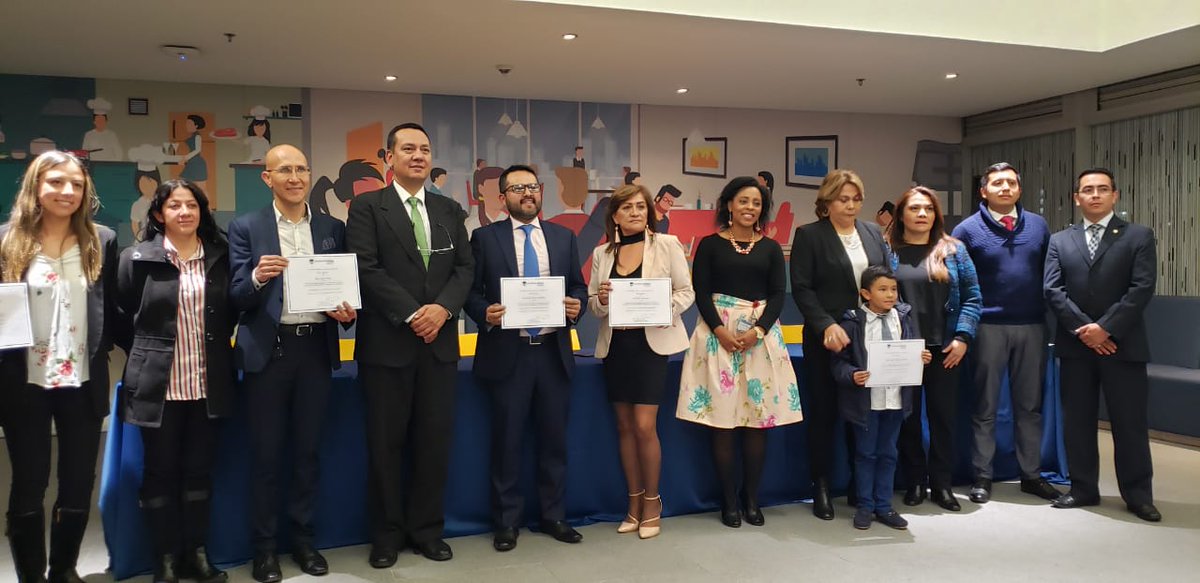 Locknetcol's tweet image. La Universidad Católica de Colombia le otorga un reconocimiento a el Ingeniero Diego Osorio Reina, por sus 11 años como docente de #ciberseguridad  a nivel de especialización por sus altos estándares de calidad académica y personales en su rol como docente.
#UCatolica