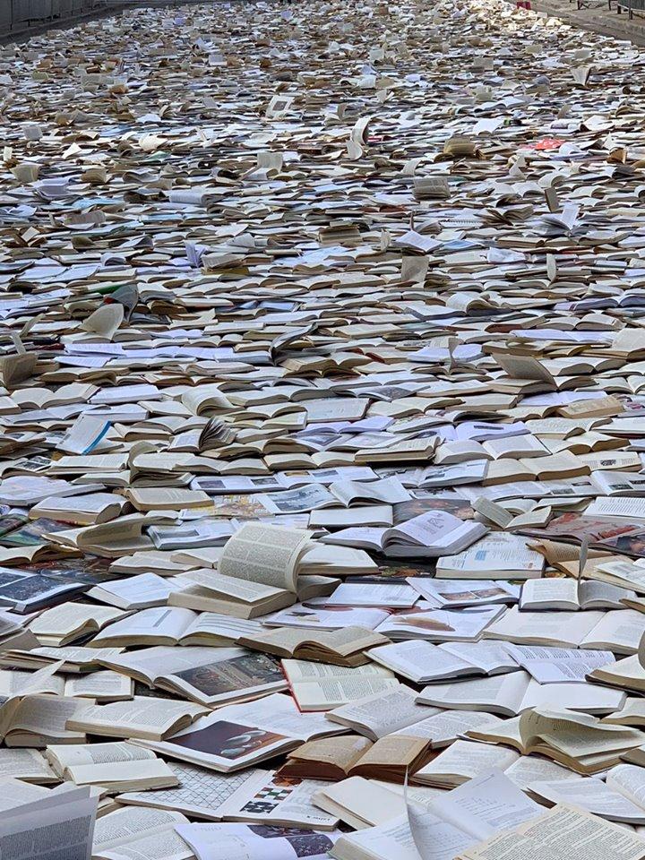 StraightshotT's tweet image. A truck loaded with 1000's of copies of Roget's Thesaurus crashed yesterday losing its entire load. Witnesses were stunned, startled, aghast, taken aback, stupefied, confused, shocked, rattled, dazed, bewildered, surprised, flabbergasted, astounded, amazed, speechless &amp;amp; perplexed