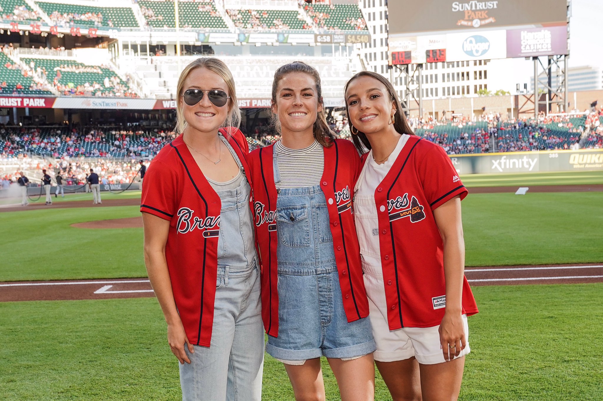 female atlanta braves fans