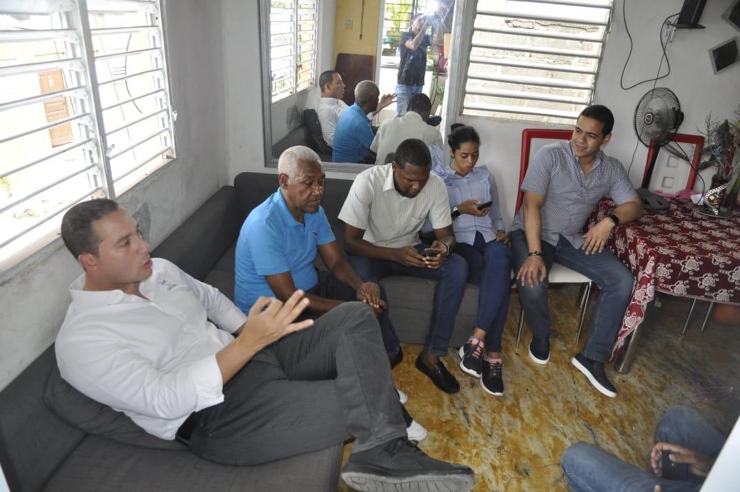 JoelDiazU's tweet photo. En visita a #LosPeralejos, visitamos a Ramón Tavarez, Encargado de Deporte de la Zona, donde nos recibió y quedó motivado a trabajar por nuestra candidatura. Añadió que es fundamental trabajar en apoyo a la juventud y la mujer de la #Circunscripcion2DN.

#ElTurnoEsAhora https://t.co/IC5nrTwLqA