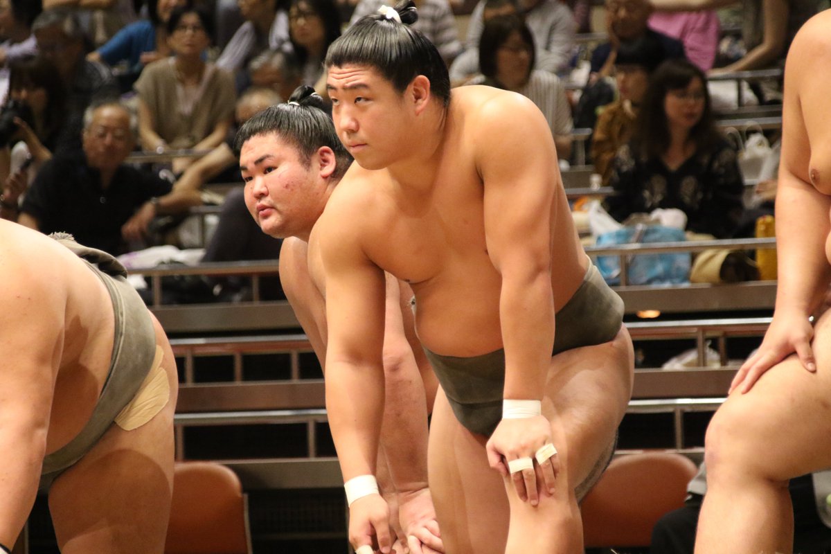 稽古総見＞ 幕下力士の申し合い稽古の様子。#sumo #相撲