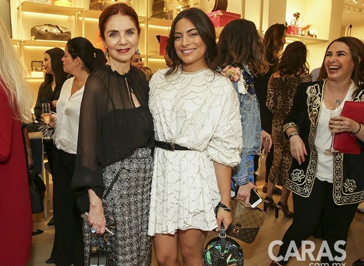 AnaBrecoEc's tweet photo. Via @CARASmexico
Ana Brenda en la apertura de @LouisVuitton en @ArtzPedregal
#LvMexico @anabreco โค https://t.co/fRiPfbt5qR